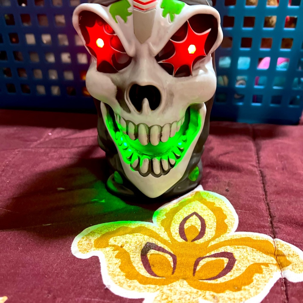 MONSTER TRUCKS Official Gear: GRAVE DIGGER CUP w/ led lights that flash and glow